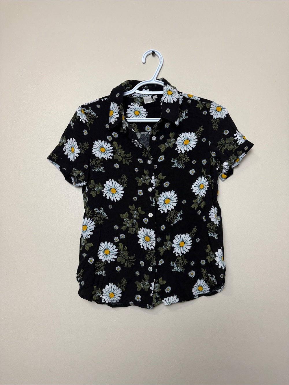 Simons Black Daisy Button-Down Short Sleeve Top size S 100% viscose